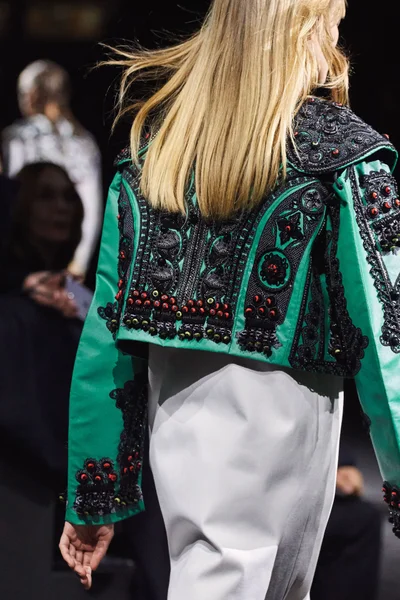 Look 145